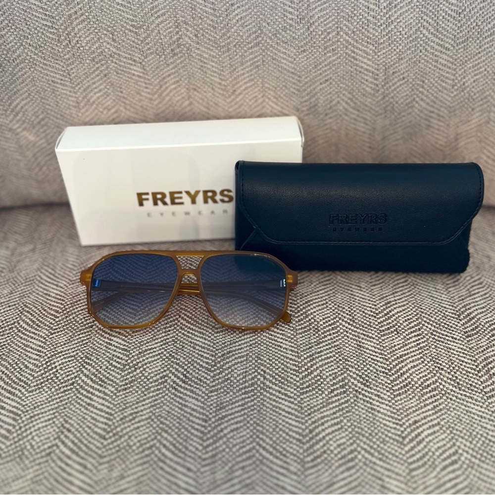 Freyrs Billie Light Brown Aviator Sunglasses
*New with Tags*